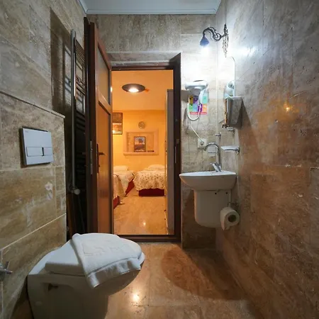 Lucky Luke Stone House Homestay *