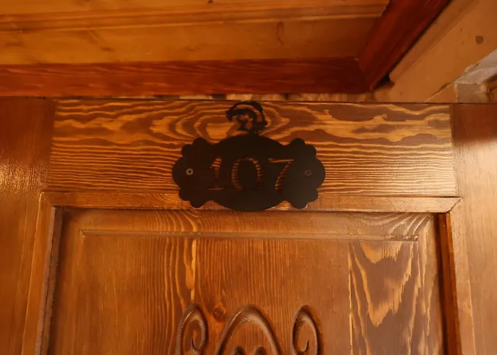 Lucky Luke Stone House *